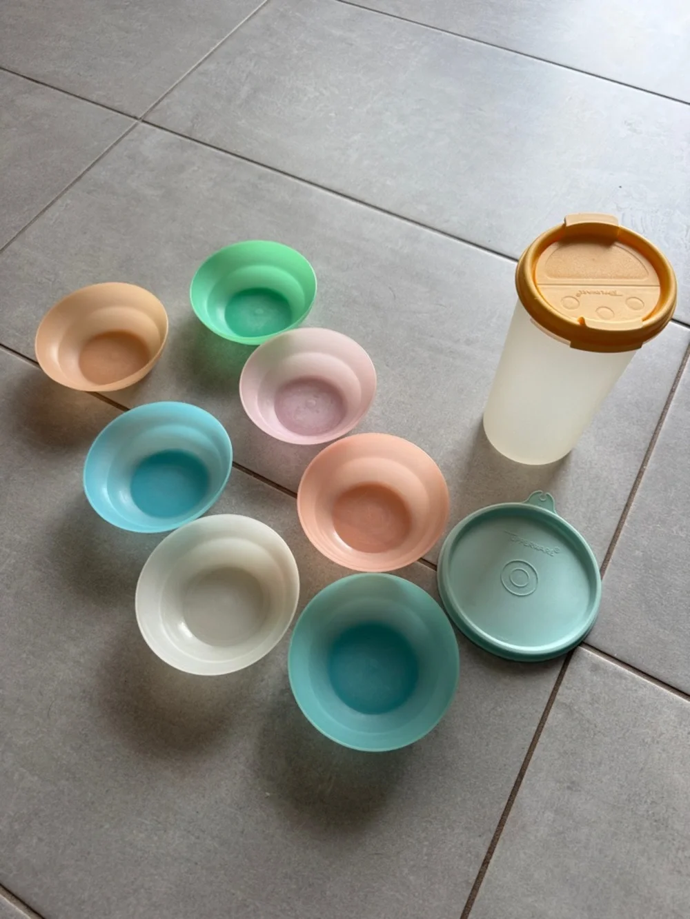 Tupperware Lidded Snack Set - Picture 1 of 3